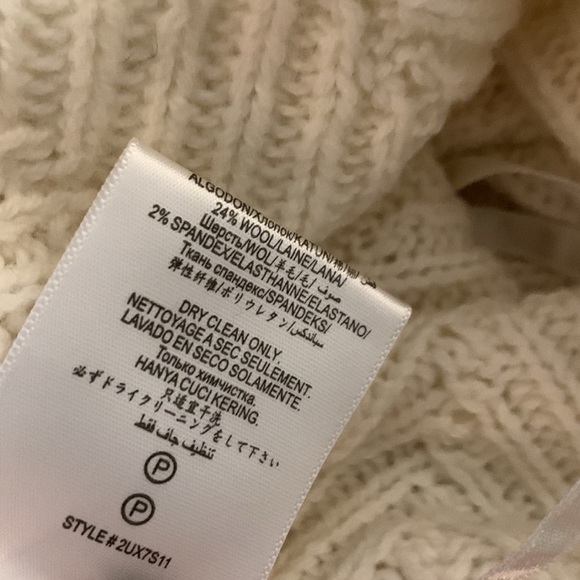 GREAT CONDITION! BCBG MAXAZRIA CREAM KNIT CUTOUT SHOULDER OVERSIZED SWEATER - Picture 9 of 9